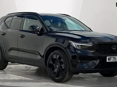 Usado Volvo XC40 Plus 197 HP (144 kW) 2025 Preto SUV