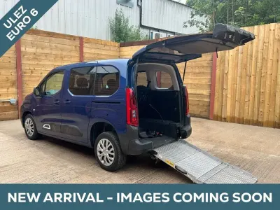 Used Citroën Berlingo 130 HP (95 kW) 2023 Blue MPV