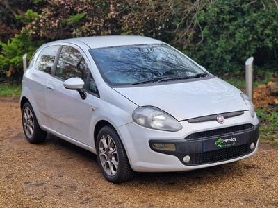 White Used 2010 Fiat Punto Evo Hatchback | £499 (Fair price)