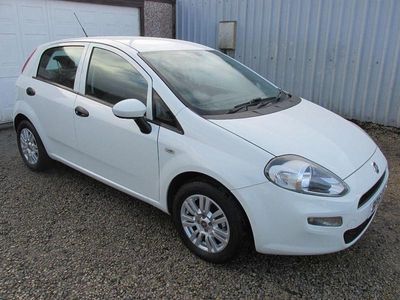 Used Fiat Punto Pop 69 HP (50 kW) 2016 White Hatchback