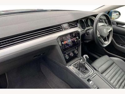Used VW Passat SEL 150 HP (110 kW) 2022 Blue Estate