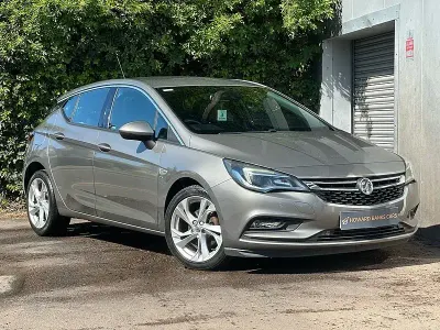 Usado Vauxhall Astra SRi 150 CV (110 kW) 2016 Gris Utilitario