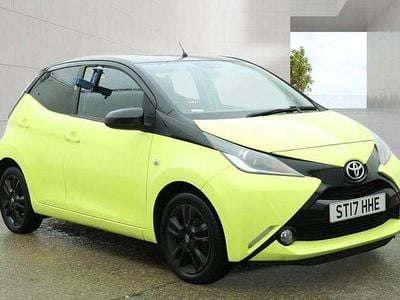 Begagnad Toyota Aygo X-cite 69 HK (50 kW) 2017 Gul Halvkombi