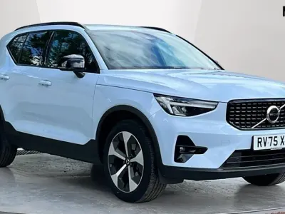 Usado Volvo XC40 Plus 163 CV (119 kW) 2025 Azul SUV