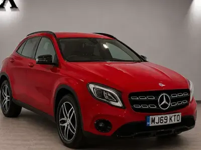 Used Mercedes GLA180 Urban 122 HP (89 kW) 2020 Red SUV