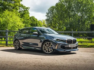Begagnad BMW M135 2019 Grå Halvkombi