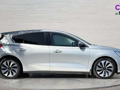 Used Ford Focus Zetec 125 HP (91 kW) 2019 Silver Hatchback