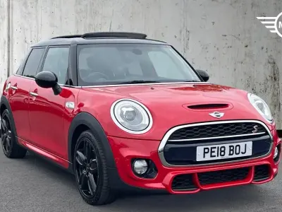 Używany Mini Cooper S Hatch 189 KM (139 kW) 2018 Czerwony Hatchback
