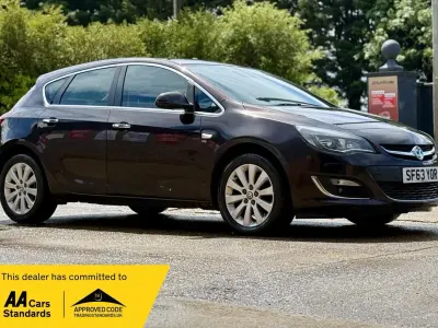 Used Vauxhall Astra Elite 165 HP (121 kW) 2013 Brown Hatchback
