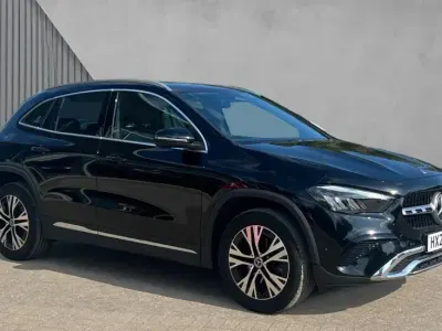 Second-hand Mercedes GLA200 Executive 163 CP (119 kW) 2024 Negru SUV