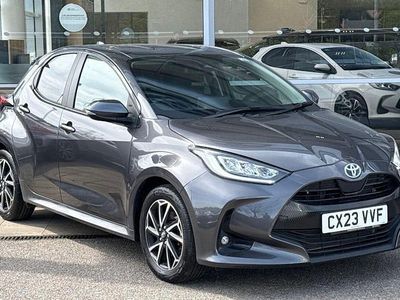 Begagnad Toyota Yaris Hybrid Design 116 HK (85 kW) 2026 Halvkombi