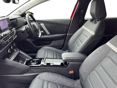 Używany Citroën C4 PureTech 131 KM (96 kW) 2022 Czerwony Hatchback
