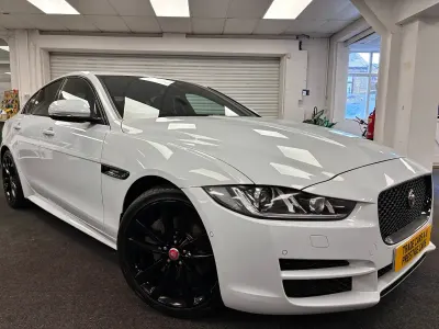 Used Jaguar XE Ingenium 200 HP (147 kW) 2018 White Sedan