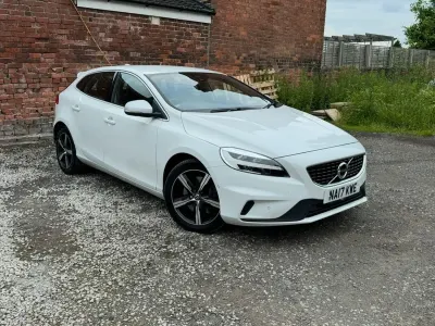 Used Volvo V40 R-Design 190 HP (139 kW) 2017 White Hatchback