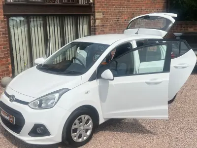 Used Hyundai i10 SE 67 HP (49 kW) 2015 White Hatchback