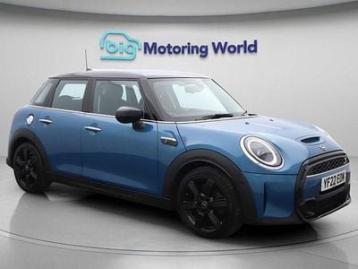 Begagnad Mini Cooper S Classic 178 HK (130 kW) 2022 Blå Halvkombi