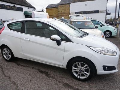 Used Ford Fiesta Zetec 82 HP (60 kW) 2016 White Hatchback