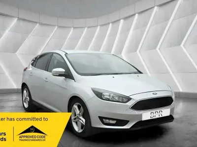 Used Ford Focus Zetec 125 HP (91 kW) 2015 Silver Hatchback