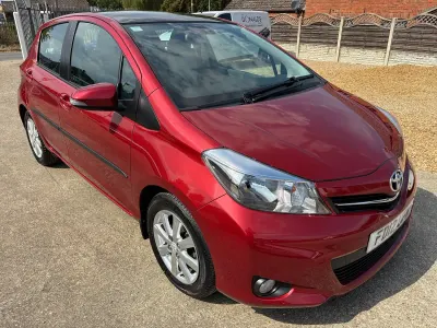 Used Toyota Yaris Multidrive S 99 HP (72 kW) 2012 Red Hatchback