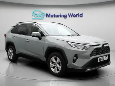 Gebraucht Toyota RAV4 Hybrid 218 PS (160 kW) 2021 Grün SUV