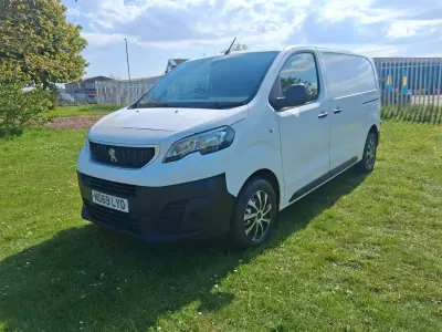 Używany Peugeot Expert 120 KM (88 kW) 2020 Biały Van