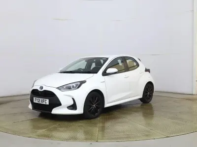 Używany Toyota Yaris Hybrid 2021 Biały Hatchback