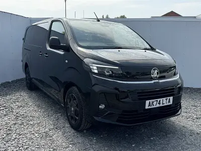Second-hand Vauxhall Vivaro S 120 CP (88 kW) 2025 Negru Monovolum