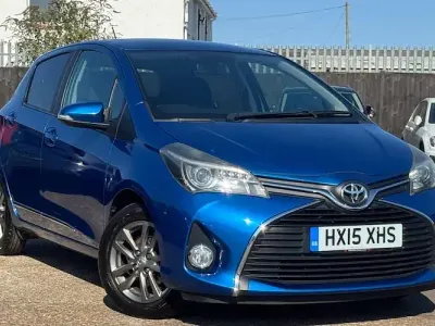 Used Toyota Yaris 99 HP (72 kW) 2015 Blue Hatchback