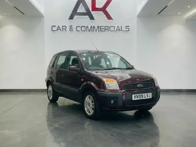 Used Ford Fusion Zetec 99 HP (72 kW) 2009 Red Hatchback