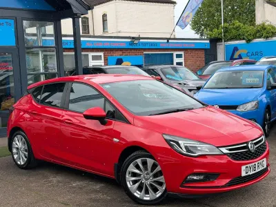 Used Vauxhall Astra Design Edition 105 HP (77 kW) 2018 Red Hatchback