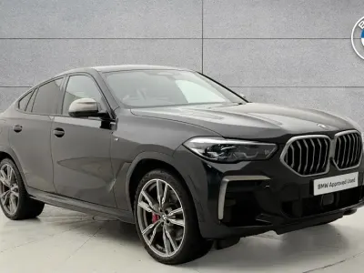 Begagnad BMW X6 M50 Comfort Edition 523 HK (384 kW) 2023 Svart SUV
