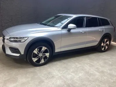 Used Volvo V60 CC Plus 190 HP (139 kW) 2020 Silver Estate