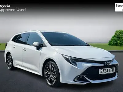 Used Toyota Corolla Design 140 HP (102 kW) 2024 White Estate
