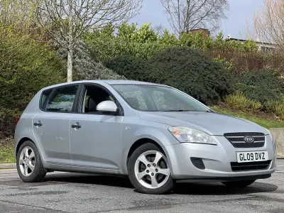 Gebraucht Kia Ceed 2009 Silber Kleinwagen