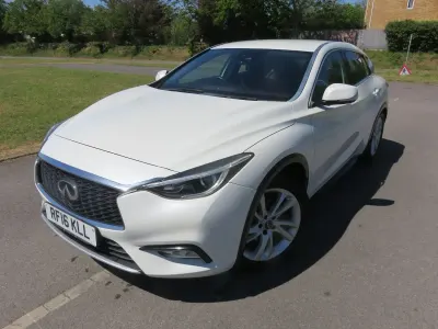 Used Infiniti Q30 Business Executive 109 HP (80 kW) 2016 White Hatchback