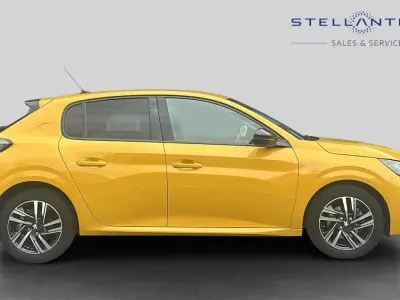 Used Peugeot 208 Allure+ 99 HP (72 kW) 2023 Yellow Hatchback