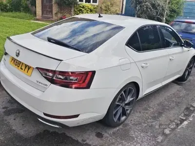 Used Skoda Superb SportLine 190 HP (139 kW) 2018 White Hatchback