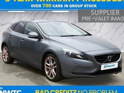 Usado Volvo V40 SE Lux 190 HP (139 kW) 2016 Cinzento Citadino