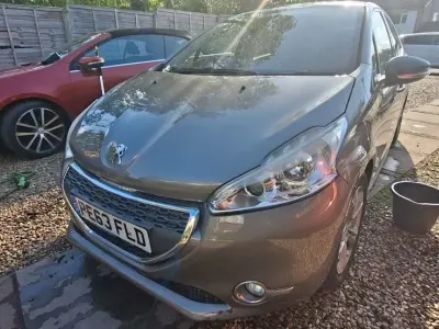 Used Peugeot 208 Allure 82 HP (60 kW) 2013 Brown Hatchback