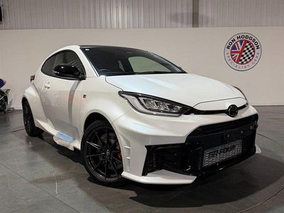 New Toyota Yaris 304 HP (223 kW) 2025 Pearl white Hatchback