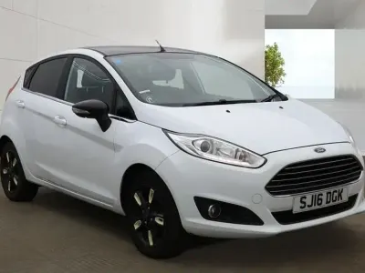 Usado Ford Fiesta Zetec 2016 Blanco Utilitario