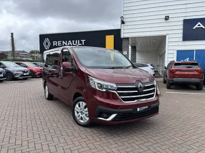 New Renault Trafic 2026 Carmin red  MPV