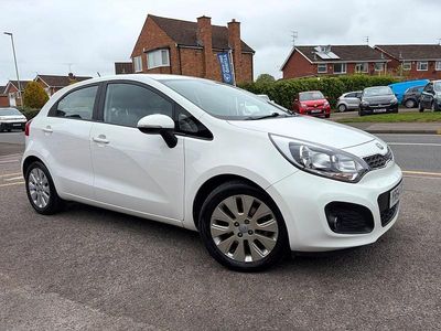 Used Kia Rio 107 HP (78 kW) 2014 White Hatchback