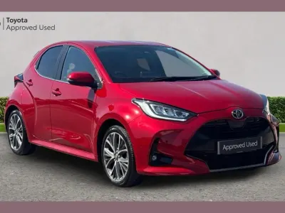 Used Toyota Yaris 113 HP (83 kW) 2023 Red Hatchback