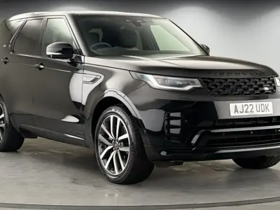 Used Land Rover Discovery 5 SE Dynamic 300 HP (220 kW) 2022 Santorini black SUV