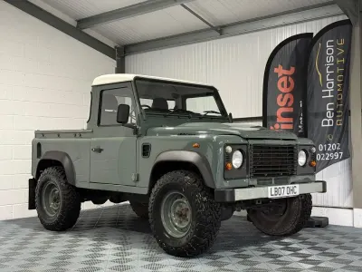 Used Land Rover Defender 122 HP (89 kW) 2007 Green Pickup
