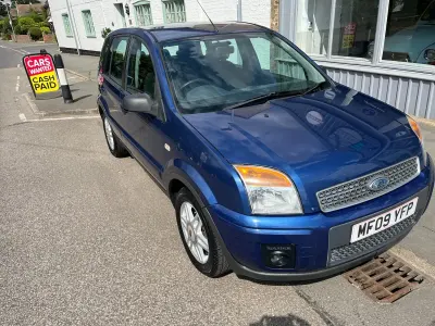 Used Ford Fusion Zetec 80 HP (58 kW) 2009 Blue Hatchback