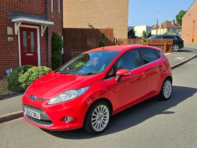 Used Ford Fiesta Titanium 96 HP (70 kW) 2012 Red Hatchback