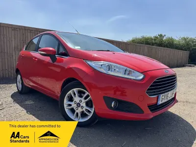 Used Ford Fiesta Zetec 100 HP (73 kW) 2016 Red Hatchback
