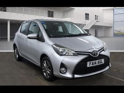 Used Toyota Yaris 99 HP (72 kW) 2014 Silver Hatchback